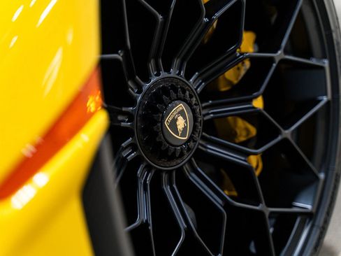 Used 2022 Lamborghini Huracan STO image 91