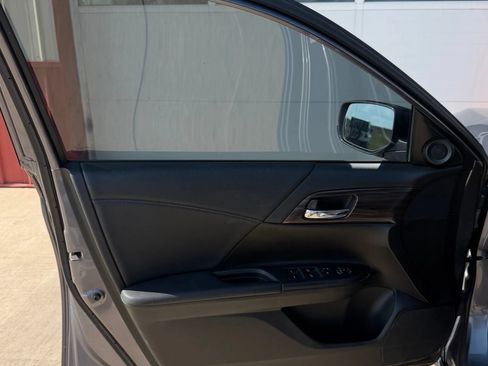 Used 2016 Honda Accord EX image 4