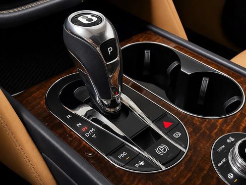 Used 2017 Bentley Bentayga AWD/4WD image 42