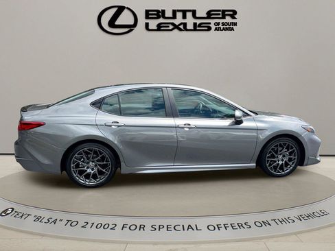 Used 2025 Toyota Camry XSE FWD image 4