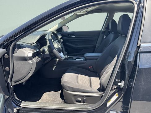 Used 2025 Nissan Altima 2.5 SV FWD image 10