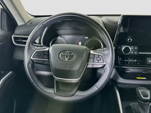 Used 2023 Toyota Highlander XLE FWD image 18