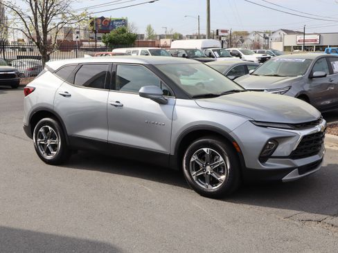 Used 2025 Chevrolet Blazer LT image 2