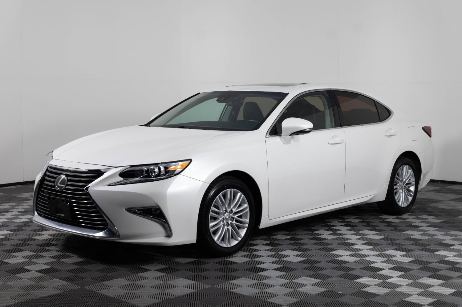 Used 2017 Lexus ES 350 w/ Accessory Package FWD image 1
