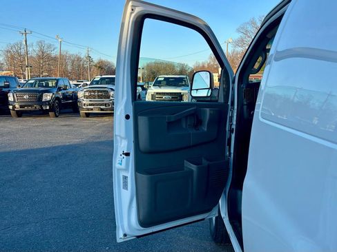 Used 2020 GMC Savana 2500 Extended w/ Driver Convenience Package image 14