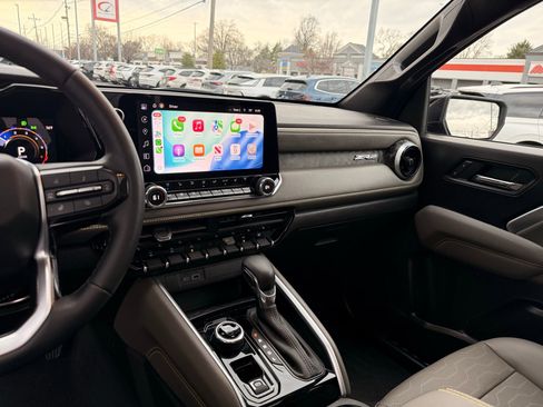 Used 2024 Chevrolet Colorado ZR2 w/ ZR2 Convenience Package III image 49