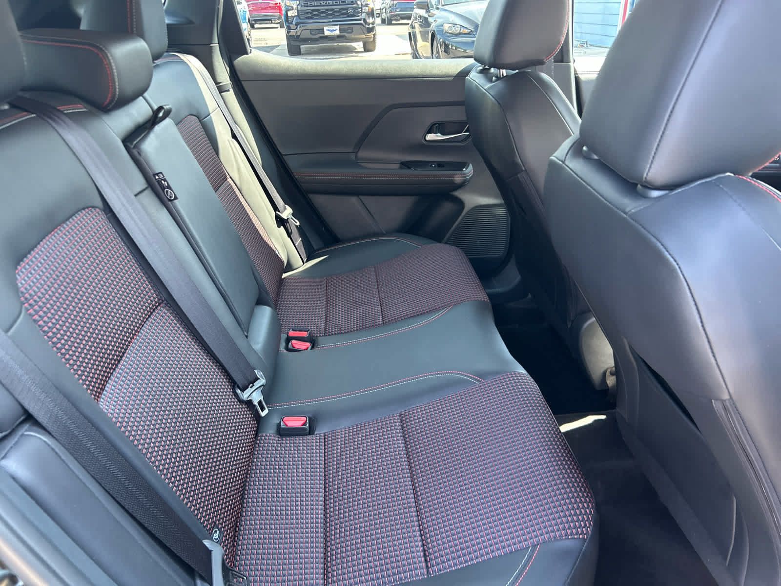 Used 2025 Nissan Kicks SR AWD/4WD image 25