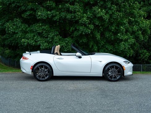 Used 2026 MAZDA MX-5 Miata Grand Touring RWD image 10