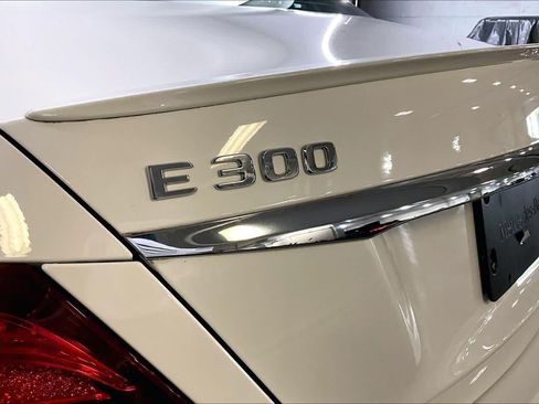 Certified 2017 Mercedes-Benz E 300 4MATIC image 33