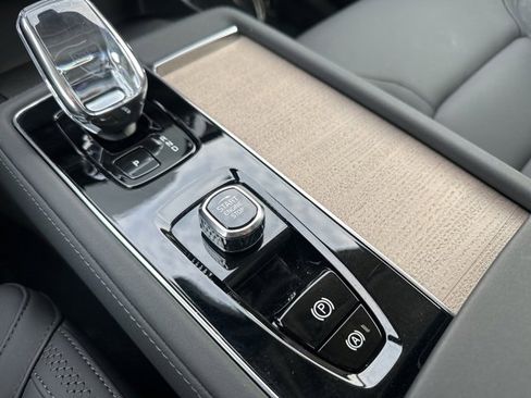 Certified 2025 Volvo XC90 B5 Plus image 30