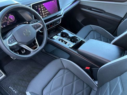 Used 2025 Volkswagen Atlas Peak Edition SE image 11