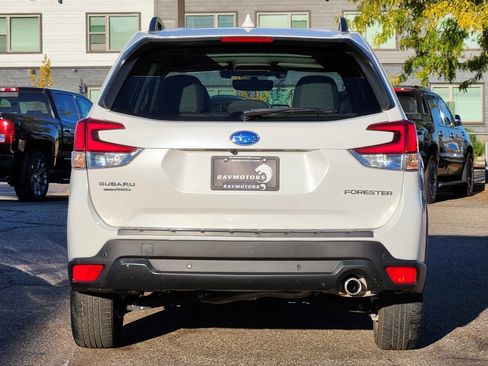 Used 2021 Subaru Forester Limited image 9