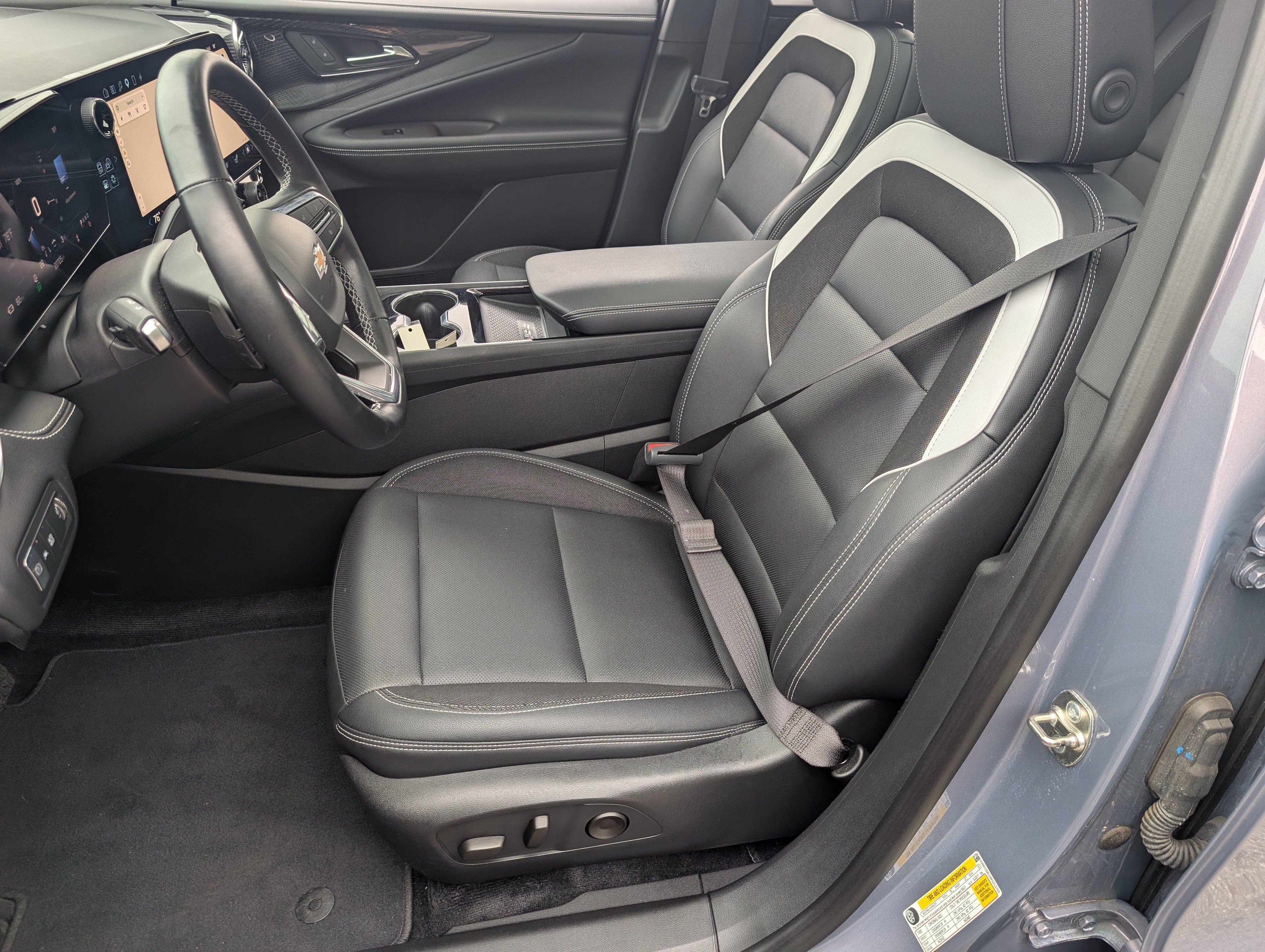 Used 2024 Chevrolet Blazer EV LT AWD/4WD image 17