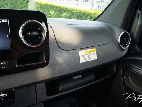 Used 2025 Mercedes-Benz Sprinter 2500 image 28