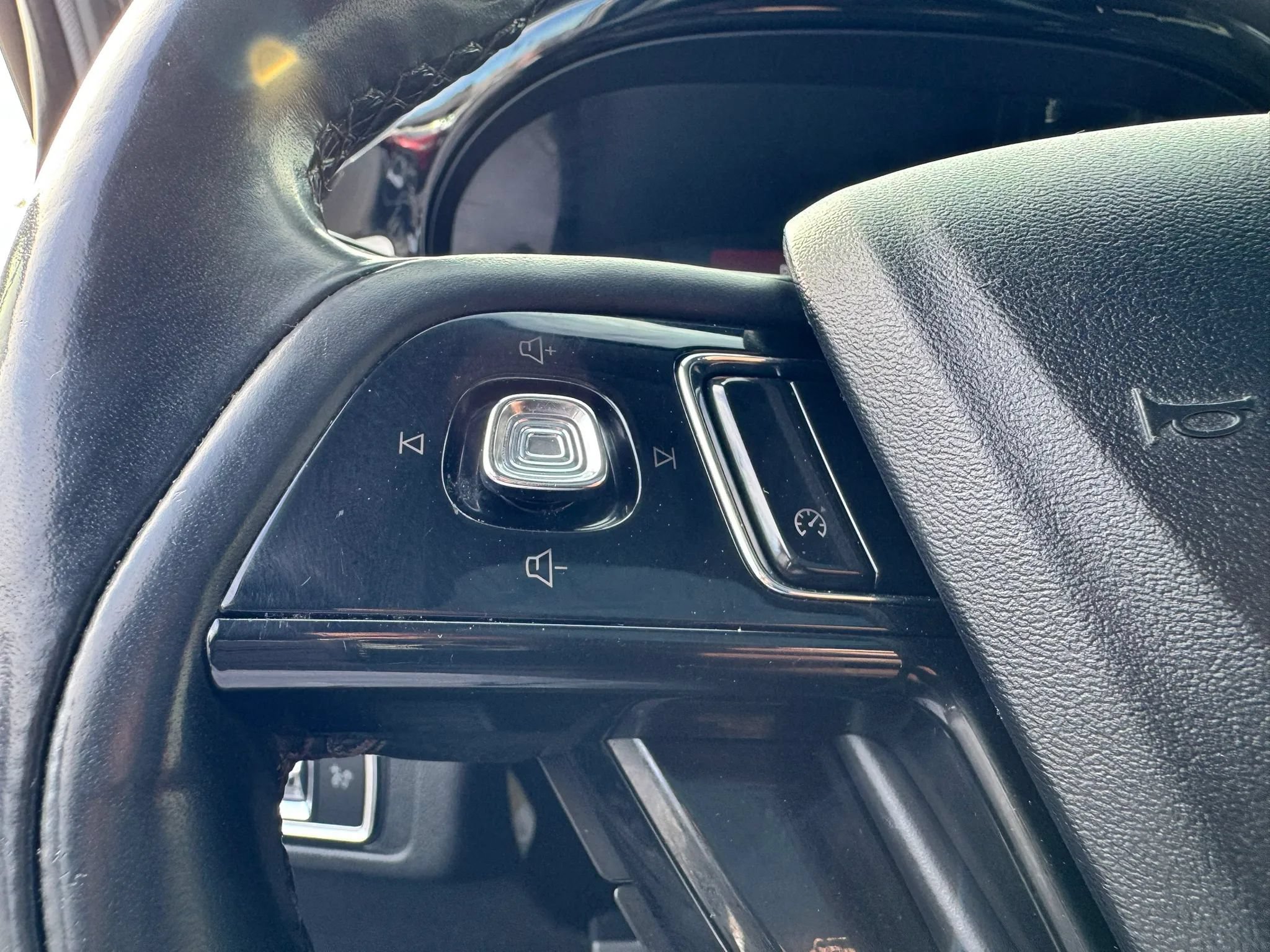 Used 2022 Lincoln Corsair AWD w/ Premium Package image 23