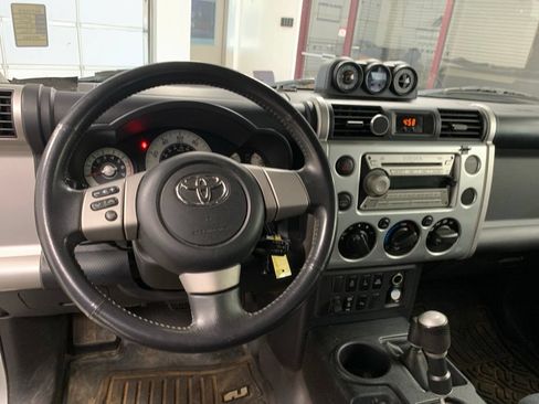 Used 2007 Toyota FJ Cruiser 4WD w/ Upgrade Pkg 2 image 7