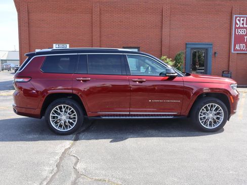 Used 2022 Jeep Grand Cherokee L Summit w/ Advanced Protech Group IV AWD/4WD image 9