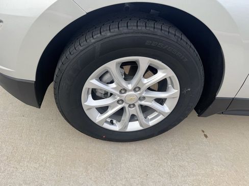 Used 2020 Chevrolet Equinox LT image 9