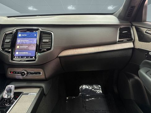 Used 2023 Volvo XC90 B6 Ultimate w/ Lounge Package image 24