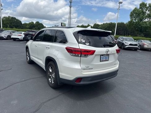 Used 2018 Toyota Highlander SE w/ Carpet Mat Package (TMS) AWD/4WD image 7