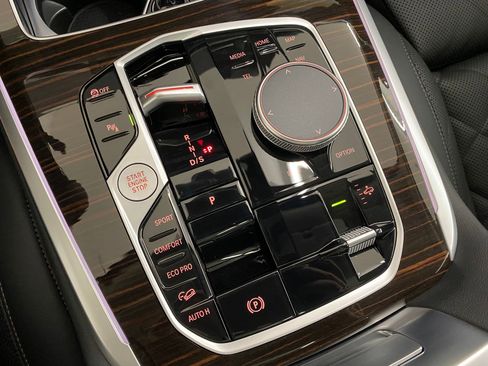 New 2026 BMW X7 xDrive40i w/ Premium Package image 18