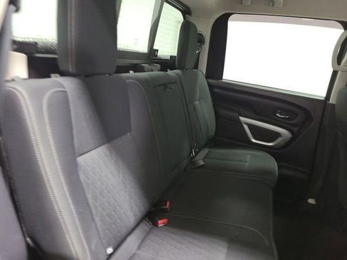Used 2018 Nissan Titan SV w/ SV Convenience Package AWD/4WD image 18