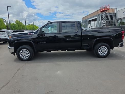 Used 2022 Chevrolet Silverado 2500 LT w/ Convenience Package AWD/4WD image 2