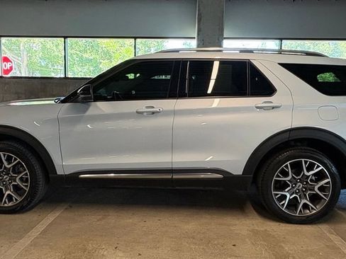 Used 2025 Ford Explorer Platinum w/ Ultimate Package AWD/4WD image 2