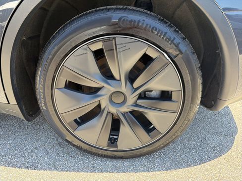 Used 2024 Tesla Model Y Long Range AWD/4WD image 15