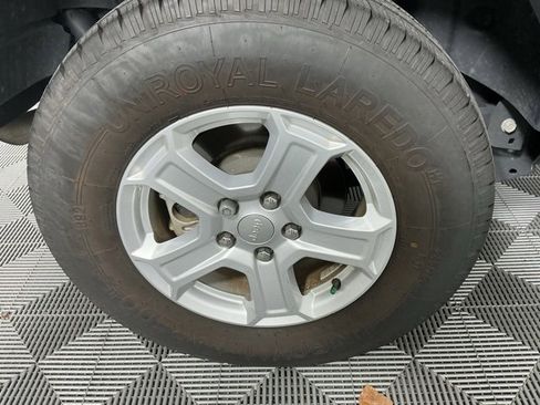 Used 2023 Jeep Wrangler Sport S image 19