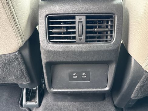 Used 2025 Nissan Rogue SV FWD image 25