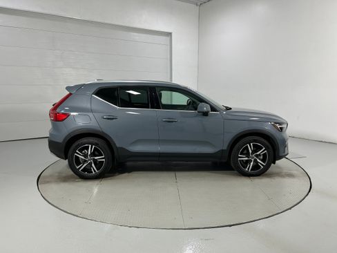 Used 2023 Volvo XC40 B5 Plus AWD/4WD image 37