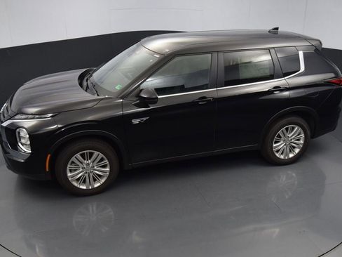 New 2025 Mitsubishi Outlander ES image 31
