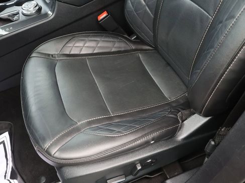 Used 2018 Ford Explorer Platinum image 19