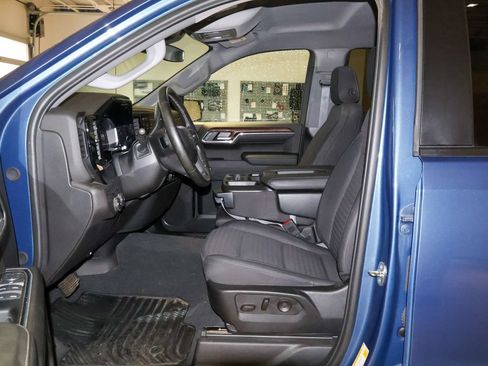 Used 2024 Chevrolet Silverado 1500 RST w/ Z71 Off-Road Package AWD/4WD image 6
