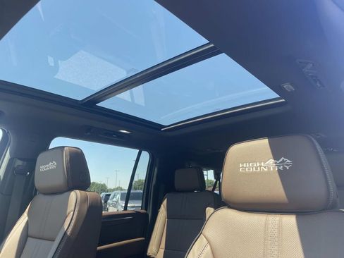 New 2026 Chevrolet Suburban High Country AWD/4WD image 20