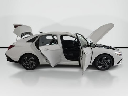 New 2026 Hyundai Elantra Limited FWD image 9