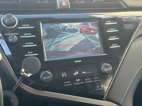 Used 2020 Toyota Camry SE image 26