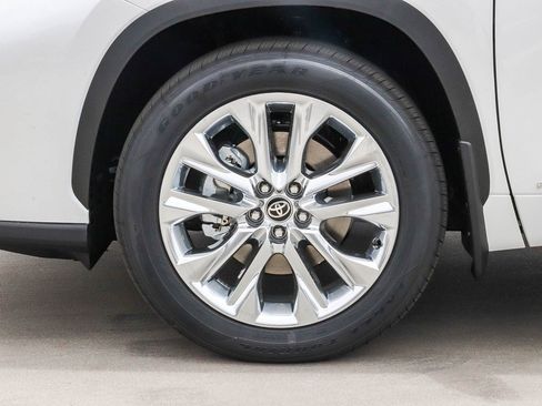 New 2026 Toyota Highlander Limited AWD/4WD image 9