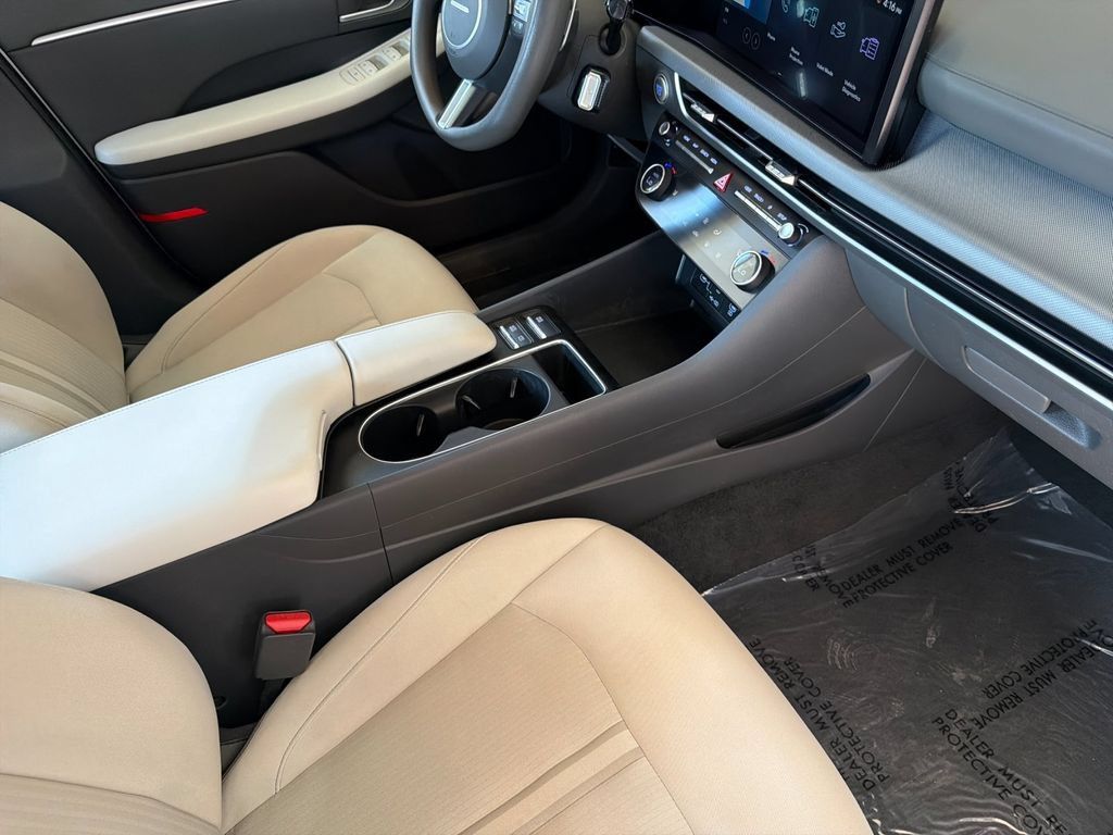 Used 2025 Hyundai Sonata SEL FWD image 14