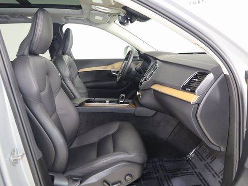 Used 2024 Volvo XC90 B5 Plus image 13