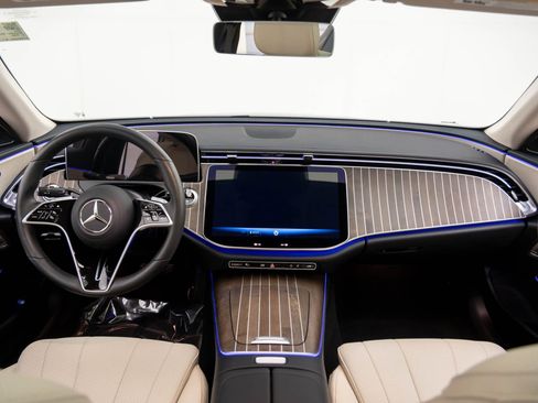 Used 2025 Mercedes-Benz E 350 4MATIC Sedan w/ Winter Package image 10