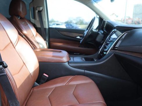 Used 2016 Cadillac Escalade ESV Premium image 15
