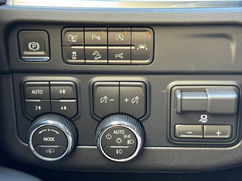 New 2026 Chevrolet Tahoe High Country AWD/4WD image 32