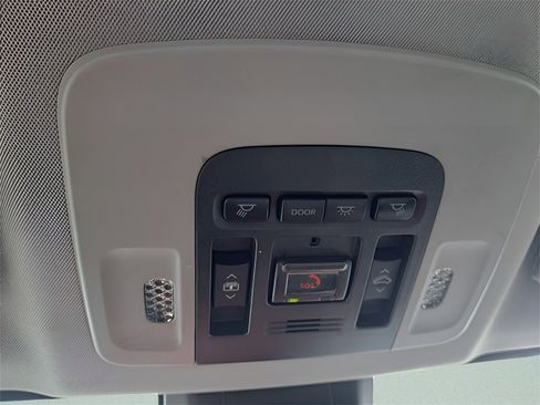 Used 2022 Toyota Camry XSE image 16