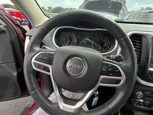 Used 2017 Jeep Cherokee Limited w/ Luxury Group AWD/4WD image 16