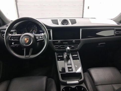 Used 2024 Porsche Macan image 13