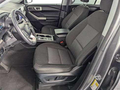 Used 2024 Ford Explorer XLT image 12