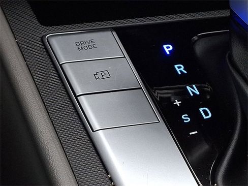 Used 2023 Hyundai Elantra SEL w/ Winter Weather Package image 25