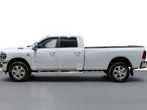 Used 2025 RAM 3500 Laramie AWD/4WD image 9